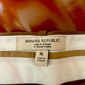 Banana Republic wool dress trousers. 98% wool, amazing drape. Worn twice.